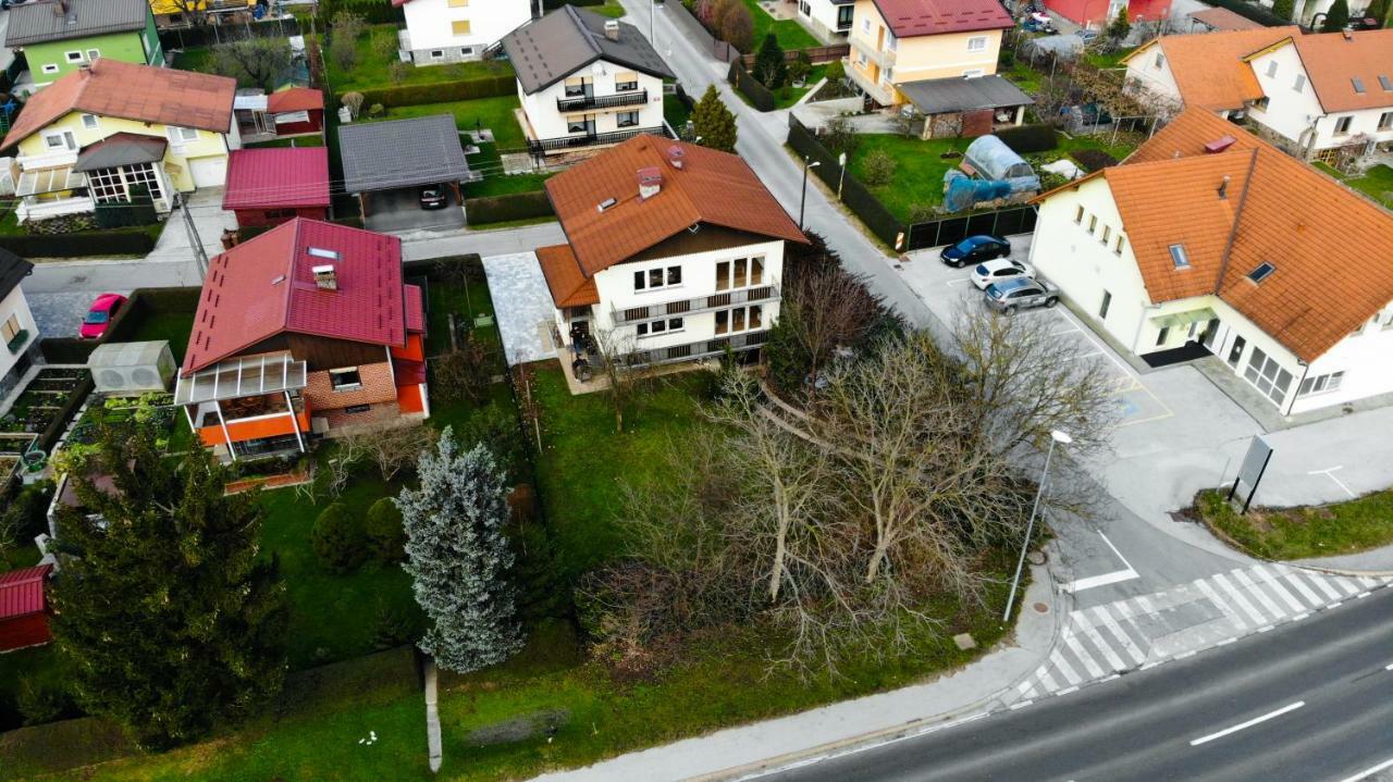 Apartments Andrej - Poetovio & プトゥイ エクステリア 写真